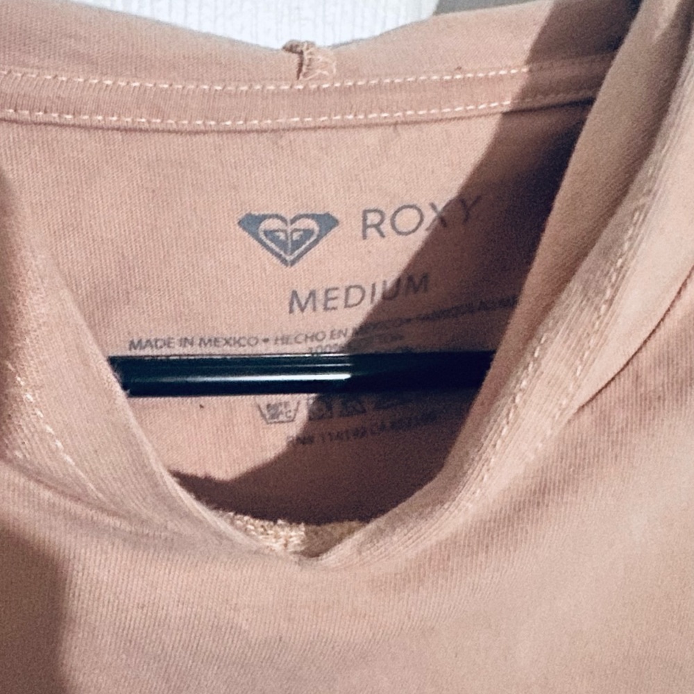 Roxy cropped hooded tee. Long sleeved.